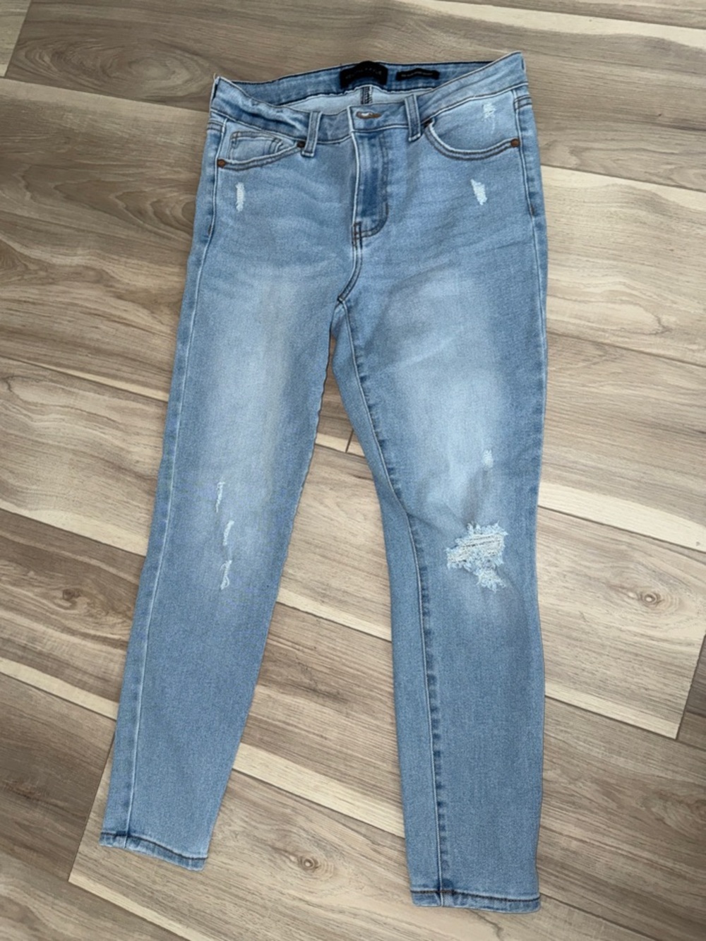 Kendal & Kylie Light Wash Distressed Jeans - Classic Stretch Denim
